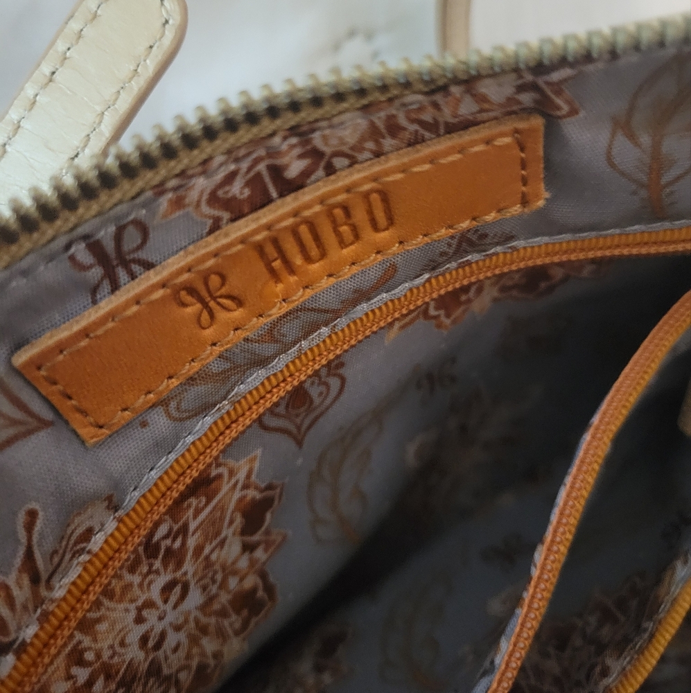 🎉HOBO International Mission Leather Crossbody 🎉DESIGNER CLEARANCE DEAL - Picture 7 of 12